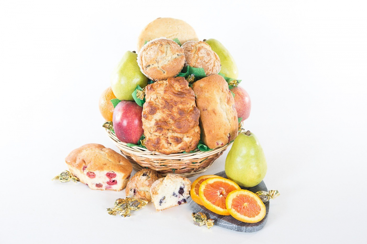 Medium Fruit and Bakery Basket Brown's Orchard & Farm Markets